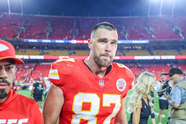 Sep 14, 2026: Kansas City Chiefs tight end Travis Kelce (87) walks off the field after an interview in Kansas City, MO, USA; at Arrowhead Stadium. Mandatory Credit: -Cal Media Kansas City USA - ZUMAc04_ 20260914_zma_c04_138 Copyright: xRomanxPunox