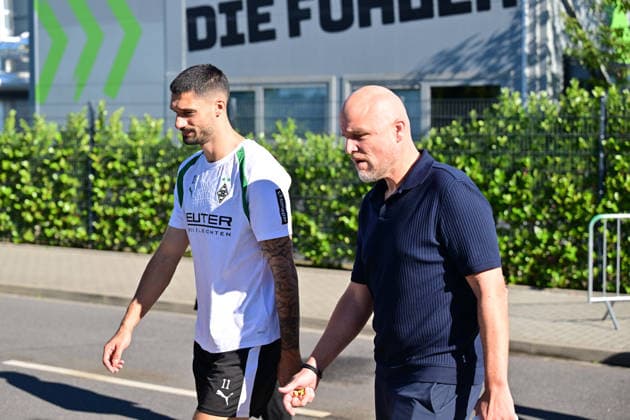 September 15, 2026, Mönchengladbach Soccer, Men s, 2026–2027 season, Borussia Mönchengladbach training. On the way to training (from left): Tim Kleindienst, Gladbach; Rouven Schröder, Head of Sports, Gladbach. DFL regulations prohibit any use of photographs as image sequences and or quasi-video content. Borussia Park, North Rhine-Westphalia, Germany