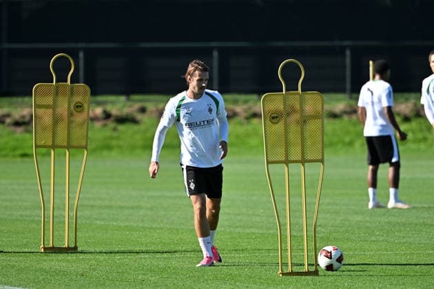 September 15, 2026, Mönchengladbach Soccer, Men s, 2026–2027 Season, Borussia Mönchengladbach Training, Florian Neuhaus, Gladbach. DFL regulations prohibit any use of photographs as image sequences and or quasi-video footage at Borussia Park, North Rhine-Westphalia, Germany