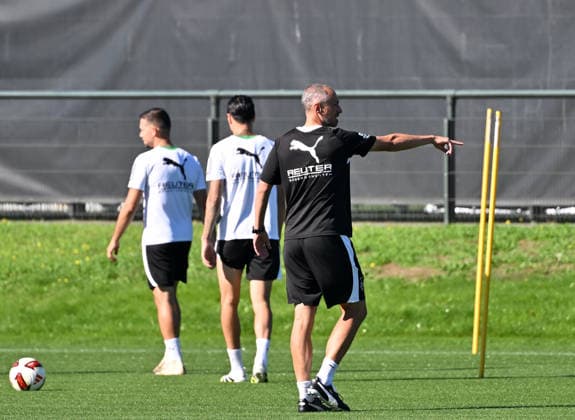 September 15, 2026, Mönchengladbach Soccer, Men s, 2026–2027 season, Borussia Mönchengladbach training session: Jan Moritz Lichte, interim coach, gives instructions. DFL regulations prohibit any use of photographs as image sequences and or quasi-video footage. Borussia Park, North Rhine-Westphalia, Germany