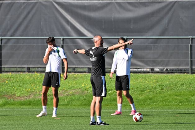 September 15, 2026, Mönchengladbach Soccer, Men s, 2026–2027 season, Borussia Mönchengladbach training session: Jan Moritz Lichte, interim coach, gives instructions. DFL regulations prohibit any use of photographs as image sequences and or quasi-video footage at Borussia Park, North Rhine-Westphalia, Germany