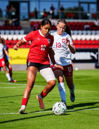 WOMEN SOCCER - U17, U 17 AUT vs POL, test match VIENNA,AUSTRIA,15.SEP.26 - WOMEN SOCCER - OEFB Under-17 international test match, Austria vs Poland. Image shows Elisabeth Emeji (AUT) and Matylda Gruszczynska (POL).  GEPAxpictures xEdgarxEisner