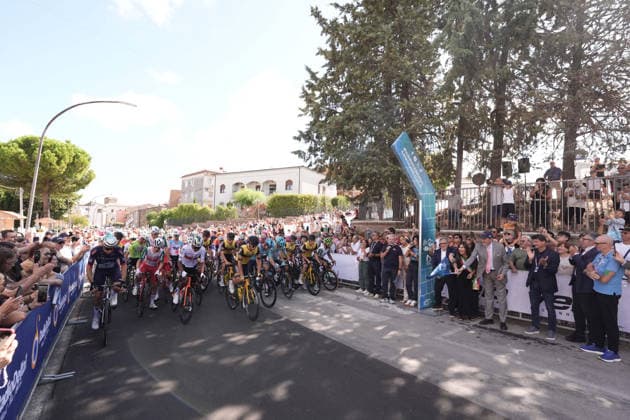Start the race during the Giro d™Abruzzo, stage 1 from Cupello to Casalincontrada (155 km) - Abruzzo, Italy - Tuesday, September 15, 2026. - cycling.  Copyright: xMassimoxPaolone LaPressex