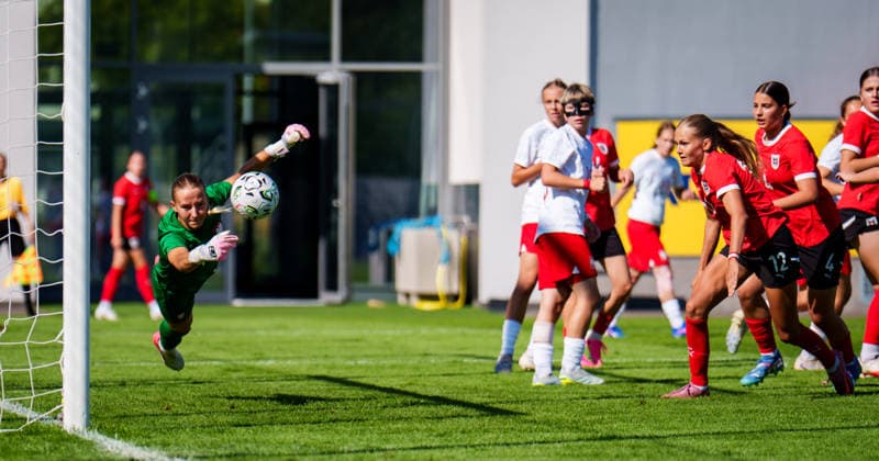 WOMEN SOCCER - U17, U 17 AUT vs POL, test match VIENNA,AUSTRIA,15.SEP.26 - WOMEN SOCCER - OEFB Under-17 international test match, Austria vs Poland. Image shows Wiktoria Marzec (POL) and Mirella Katharina Karahasanovic (AUT).  GEPAxpictures xEdgarxEisner