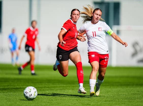 WOMEN SOCCER - U17, U 17 AUT vs POL, test match VIENNA,AUSTRIA,15.SEP.26 - WOMEN SOCCER - OEFB Under-17 international test match, Austria vs Poland. Image shows Ella Rauscha (AUT) and Annabel Hogan (POL).  GEPAxpictures xEdgarxEisner