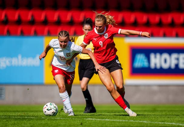 WOMEN SOCCER - U17, U 17 AUT vs POL, test match VIENNA,AUSTRIA,15.SEP.26 - WOMEN SOCCER - OEFB Under-17 international test match, Austria vs Poland. Image shows Matylda Gruszczynska (POL) and Nahla Ivanschitz (AUT).  GEPAxpictures xEdgarxEisner