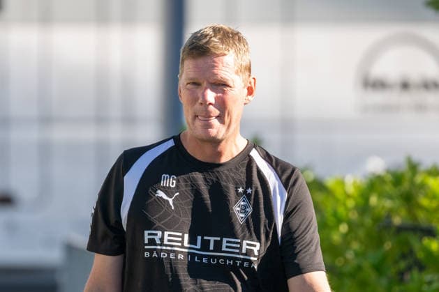 Markus Gellhaus of Borussia Mönchengladbach, assistant coach, on his way to the training field to prepare for today s practice. Public practice: Borussia Mönchengladbach, soccer, Bundesliga, 2026–2027 season, September 15, 2026, public training session for Borussia Mönchengladbach, soccer, Bundesliga, 2026–2027 season, September 15, 2026, Mönchengladbach Copyright: xEibner-Pressefoto ThomasxHaeslerx EP_THR