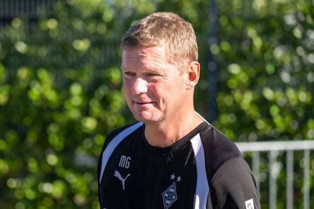 Markus Gellhaus, Borussia Mönchengladbach, assistant coach on his way to the practice field. Borussia Mönchengladbach open practice, soccer, Bundesliga, 2026–2027 season, September 15, 2026, Borussia Mönchengladbach public training session, soccer, Bundesliga, 2026–2027 season, September 15, 2026, Mönchengladbach Copyright: xEibner-Pressefoto ThomasxHaeslerx EP_THR