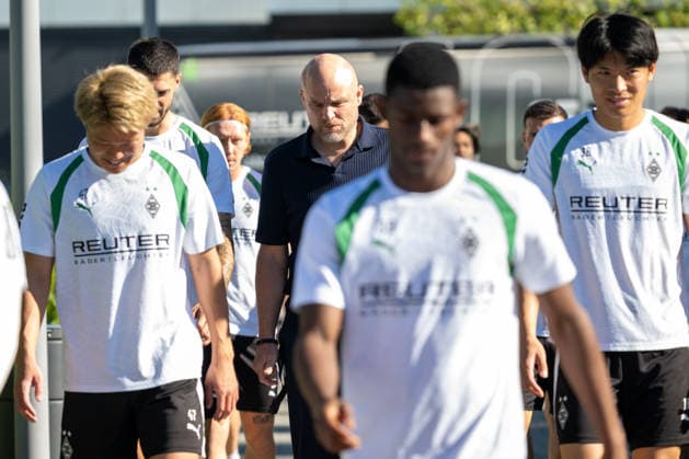 Rouven Schroeder, Borussia Mönchengladbach s sporting director, accompanies the team to the training field. Public training session: Borussia Mönchengladbach, soccer, Bundesliga, 2026–2027 season, September 15, 2026, public training session for Borussia Mönchengladbach, soccer, Bundesliga, 2026–2027 season, September 15, 2026, Mönchengladbach Copyright: xEibner-Pressefoto ThomasxHaeslerx EP_THR