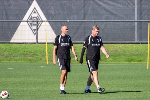 Jan Moritz Lichte, Borussia Mönchengladbach, interim coach, and Markus Gellhaus, Borussia Mönchengladbach, assistant coach, on their way to the team. Public training session: Borussia Mönchengladbach, soccer, Bundesliga, 2026–2027 season, September 15, 2026, Borussia Mönchengladbach public training session, soccer, Bundesliga, 2026–2027 season, September 15, 2026, Mönchengladbach Copyright: xEibner-Pressefoto ThomasxHaeslerx EP_THR