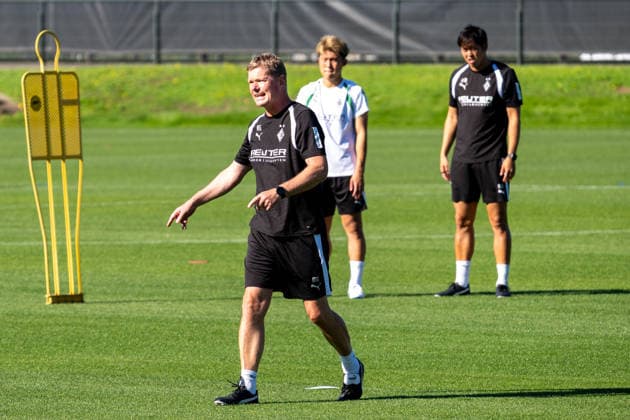 Markus Gellhaus, assistant coach of Borussia Mönchengladbach, explains the drill. Borussia Mönchengladbach public training session, soccer, Bundesliga, 2026–2027 season, September 15, 2026, Borussia Mönchengladbach public training session, soccer, Bundesliga, 2026–2027 season, September 15, 2026, Mönchengladbach Copyright: xEibner-Pressefoto ThomasxHaeslerx EP_THR