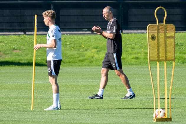 Jan Moritz Lichte, Borussia Mönchengladbach, interim coach motivates the team during passing drills; next to him, Robin Hack, Borussia Mönchengladbach, 25. Public training session, Borussia Mönchengladbach, soccer, Bundesliga, 2026–2027 season, September 15, 2026, public training session for Borussia Mönchengladbach, soccer, Bundesliga, 2026–2027 season, September 15, 2026, Mönchengladbach Copyright: xEibner-Pressefoto ThomasxHaeslerx EP_THR