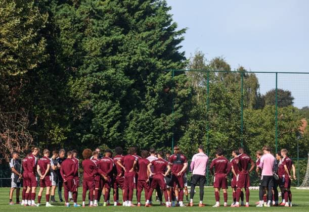 Anderlecht s head coach Vitor Bruno talks to his players during a training session of Belgian soccer team RSC Anderlecht ahead of the game against French club Olympique Lyonnais, Tuesday 15 September 2026 in Brussels, for the first day (out of 8) of the league phase of the UEFA Europa League phase. VIRGINIExLEFOUR  x186488034x