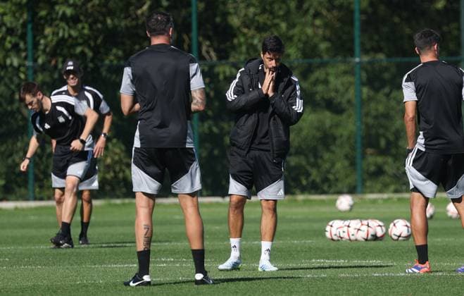 Anderlecht s head coach Vitor Bruno pictured during a training session of Belgian soccer team RSC Anderlecht ahead of the game against French club Olympique Lyonnais, Tuesday 15 September 2026 in Brussels, for the first day (out of 8) of the league phase of the UEFA Europa League phase. VIRGINIExLEFOUR  x186487919x