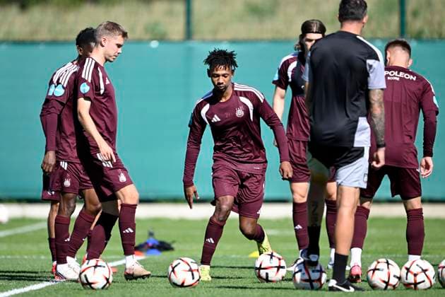 RSC Anderlecht v Olympique Lyon - UEFA Europa League Media Activities 15 09 2026 ANDERLECHT, BELGIUM - SEPTEMBER 15 : Antman Oliver forward of RSC Anderlecht and Bentayeb Tawfik forward of RSC Anderlecht pictured during a training session ahead of the UEFA Europa League 2026 27 League Phase MD1 match between RSC Anderlecht and Olympique Lyon on September 15, 2026 in Anderlecht, Belgium, 15 09 2026 Anderlecht Belgium  Copyright: xNicoxVereeckenx