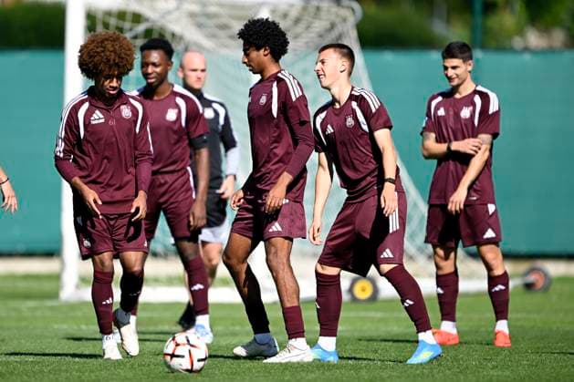 RSC Anderlecht v Olympique Lyon - UEFA Europa League Media Activities 15 09 2026 ANDERLECHT, BELGIUM - SEPTEMBER 15 : Nga Kana Joshua midfielder of RSC Anderlecht and Ojea Noa forward of RSC Anderlecht pictured during a training session ahead of the UEFA Europa League 2026 27 League Phase MD1 match between RSC Anderlecht and Olympique Lyon on September 15, 2026 in Anderlecht, Belgium, 15 09 2026 Anderlecht Belgium  Copyright: xNicoxVereeckenx