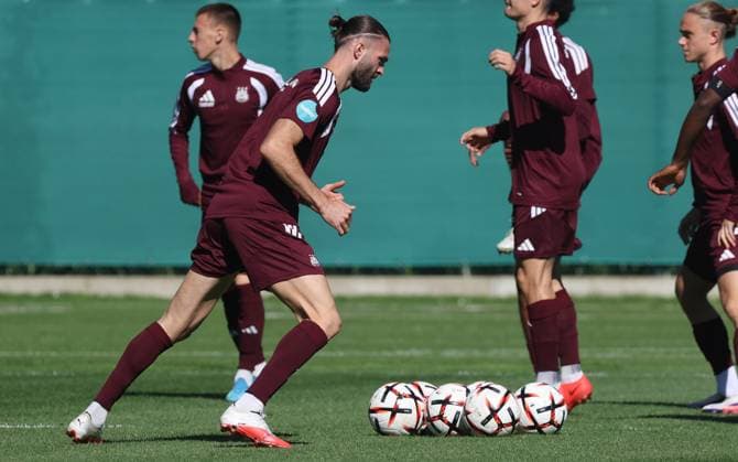 Anderlecht s Leo Petrot pictured during a training session of Belgian soccer team RSC Anderlecht ahead of the game against French club Olympique Lyonnais, Tuesday 15 September 2026 in Brussels, for the first day (out of 8) of the league phase of the UEFA Europa League phase. VIRGINIExLEFOUR  x186491201x