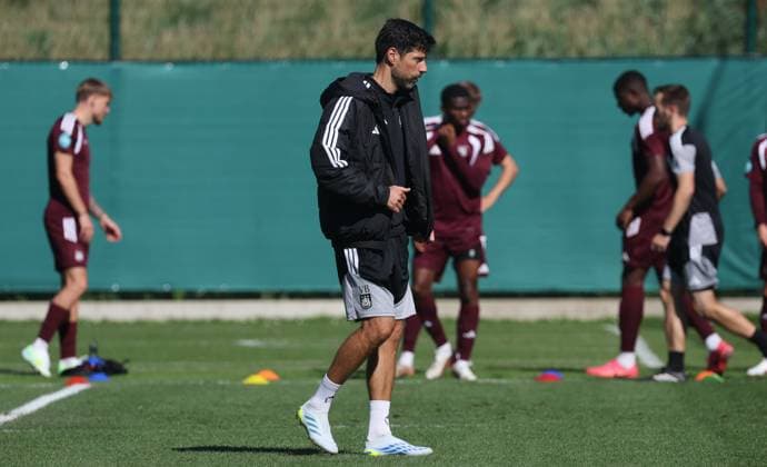 Anderlecht s head coach Vitor Bruno pictured during a training session of Belgian soccer team RSC Anderlecht ahead of the game against French club Olympique Lyonnais, Tuesday 15 September 2026 in Brussels, for the first day (out of 8) of the league phase of the UEFA Europa League phase. VIRGINIExLEFOUR  x186494154x