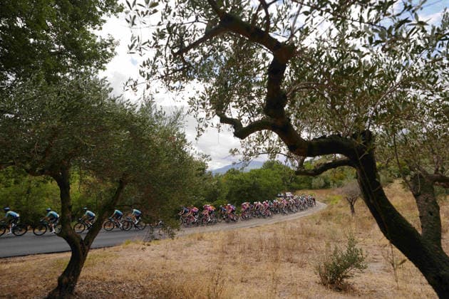 The pack rides cycles during during the Giro d™Abruzzo, stage 1 from Cupello to Casalincontrada (155 km) - Abruzzo, Italy - Tuesday, September 15, 2026. - cycling.  Copyright: xFabioxFerrari LaPressex