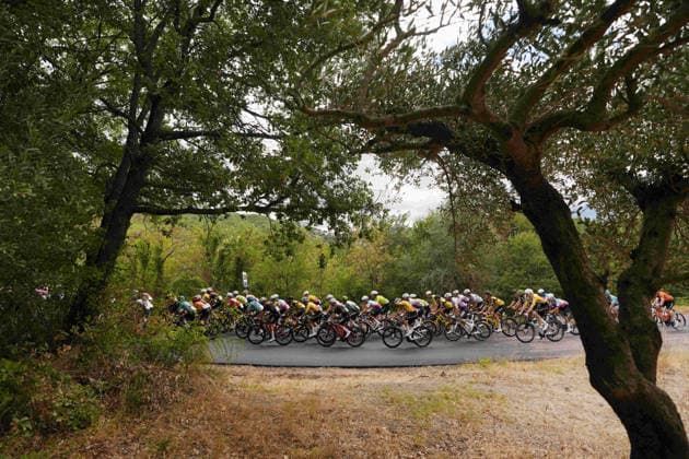 The pack rides cycles during during the Giro d™Abruzzo, stage 1 from Cupello to Casalincontrada (155 km) - Abruzzo, Italy - Tuesday, September 15, 2026. - cycling.  Copyright: xFabioxFerrari LaPressex