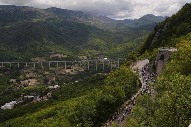 The pack rides cycles during during the Giro d™Abruzzo, stage 1 from Cupello to Casalincontrada (155 km) - Abruzzo, Italy - Tuesday, September 15, 2026. - cycling.  Copyright: xFabioxFerrari LaPressex