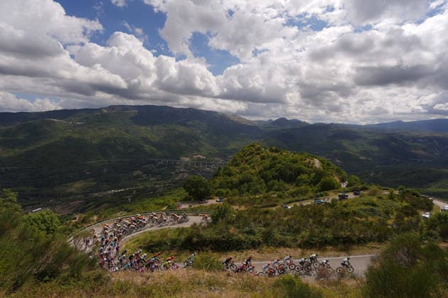 The pack rides cycles during during the Giro d™Abruzzo, stage 1 from Cupello to Casalincontrada (155 km) - Abruzzo, Italy - Tuesday, September 15, 2026. - cycling.  Copyright: xFabioxFerrari LaPressex