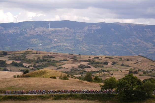 The pack rides cycles during during the Giro d™Abruzzo, stage 1 from Cupello to Casalincontrada (155 km) - Abruzzo, Italy - Tuesday, September 15, 2026. - cycling.  Copyright: xFabioxFerrari LaPressex