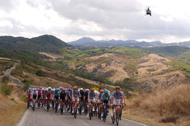 The pack rides cycles during during the Giro d™Abruzzo, stage 1 from Cupello to Casalincontrada (155 km) - Abruzzo, Italy - Tuesday, September 15, 2026. - cycling.  Copyright: xFabioxFerrari LaPressex