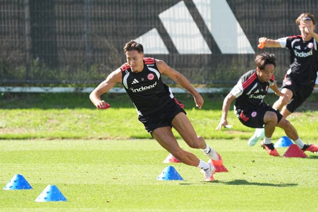Younes Ebnoutalib, Eintracht Frankfurt, during the relay race on September 15, 2026; Bundesliga, 2026–2027 season; Eintracht Frankfurt training