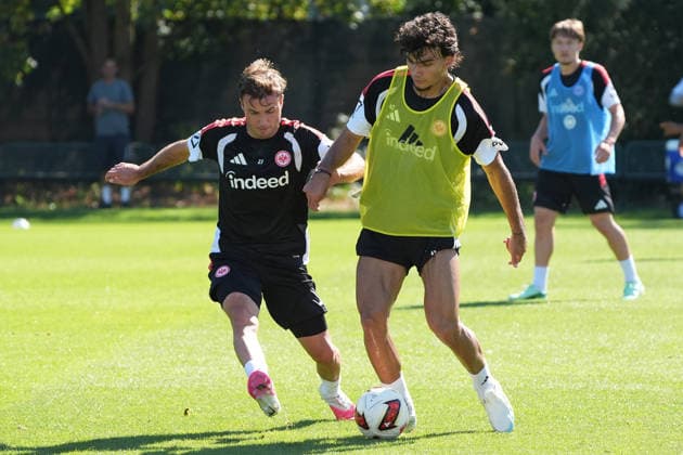 Tackle: Mario Götze (Eintracht Frankfurt) vs. Can Uzun (Eintracht Frankfurt), September 15, 2026, Bundesliga, 2026–27 Season, Eintracht Frankfurt Practice