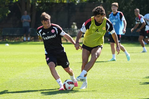 Tackle: Mario Götze (Eintracht Frankfurt) vs. Can Uzun (Eintracht Frankfurt), September 15, 2026, Bundesliga, 2026–27 Season, Eintracht Frankfurt Practice
