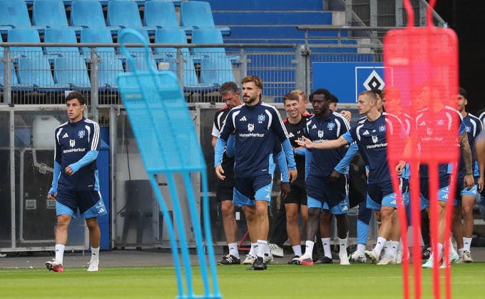 1 Training Session After a 4-Year Suspension, 44 HSV Mario Vuskovic Soccer, Men s, 2026–2027 season, 1. Bundesliga, Volksparkstadion, Hamburger SV, Public Training Session. DFL regulations prohibit any use of photographs as image sequences and or quasi-video.