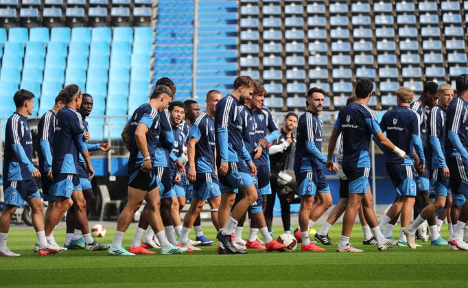 Soccer, Men s, 2026–2027 Season, 1. Bundesliga, Volksparkstadion, Hamburger SV, Public Training Session 1 Following a 4-Year Suspension, 44 HSV Mario Vuskovic. DFL regulations prohibit any use of photographs as image sequences and or quasi-video.