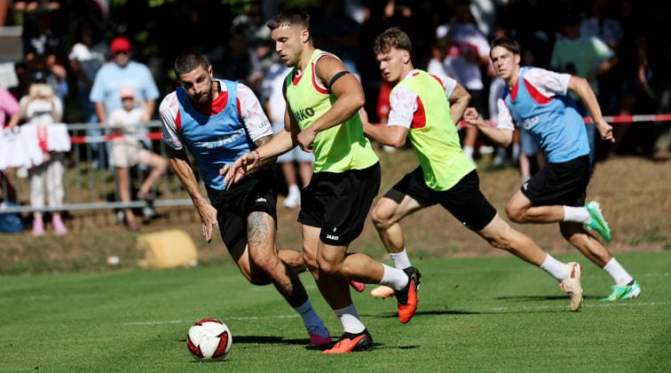 September 15, 2026, Germany, Stuttgart, VfB Stuttgart soccer practice, from left: Jeff Chabot, Ermedin Demirovic