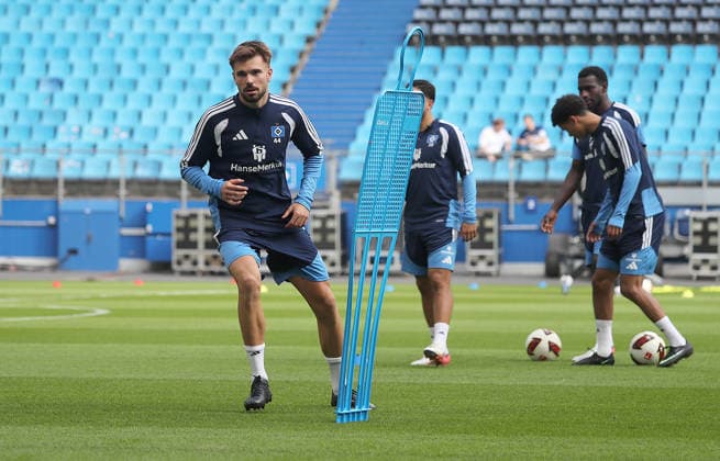 Mario Vuskovic, HSV Soccer, Men s Team, 2026–2027 Season, 1. Bundesliga, Volksparkstadion, Hamburger SV, Open Practice. DFL regulations prohibit any use of photographs as image sequences and or quasi-video.