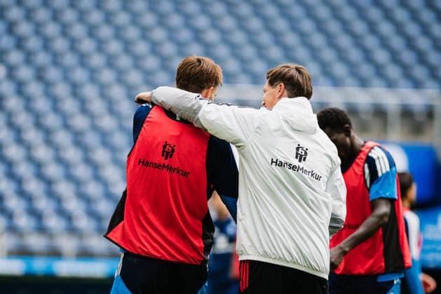Hamburger SV Training, September 15, 2026: Mario Vuskovic (Hamburger SV, age 44) with Merlin Polzin, Hamburger SV Soccer Coach; Training; Mario Vuskovic s Return; Hamburger SV Training on September 15, 2026, at the Volksparkstadion, Hamburg DFL regulations prohibit any use of photographs as image sequences and or quasi-video Copyright: xBEAUTIFULxSPORTS Tonhäuserx