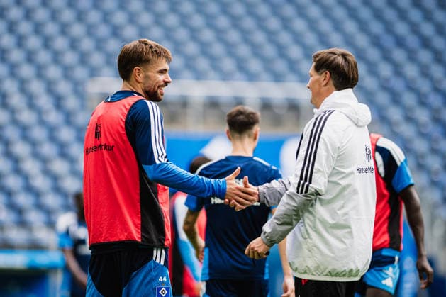 Hamburger SV Training, September 15, 2026: Mario Vuskovic (Hamburger SV, age 44) with Merlin Polzin, Hamburger SV Soccer Coach; Training; Mario Vuskovic s Return; Hamburger SV Training on September 15, 2026, at the Volksparkstadion, Hamburg DFL regulations prohibit any use of photographs as image sequences and or quasi-video Copyright: xBEAUTIFULxSPORTS Tonhäuserx
