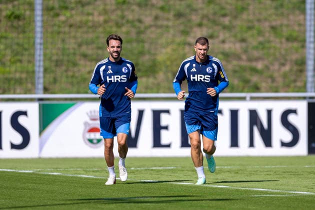 September 15, 2026, Soccer, FC Schalke 04 Training: Kenan Karaman (FC Schalke 04), Edin Dzeko (FC Schalke 04), Gelsenkirchen, FC Schalke 04 Training Facility, North Rhine-Westphalia, Germany, xRHR, PHOTO YYx Copyright: RHR-FOTOx RHR-FOTO YY