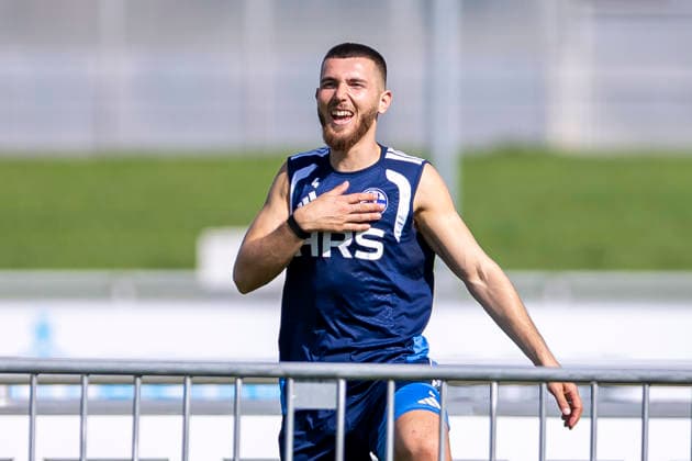 September 15, 2026, Soccer, FC Schalke 04 training session Hasan Kurucay FC Schalke 04 laughs and cheers Gelsenkirchen FC Schalke 04 training facility North Rhine-Westphalia, Germany xRHR PHOTO YYx Copyright: RHR-FOTOx RHR-FOTO YY