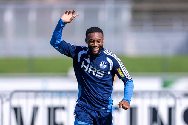 September 15, 2026, Soccer, FC Schalke 04 practice Moussa Sylla FC Schalke 04 laughing and cheering Gelsenkirchen FC Schalke 04 training facility NRW Germany xRHR PHOTO YYx Copyright: RHR-FOTOx RHR-FOTO YY