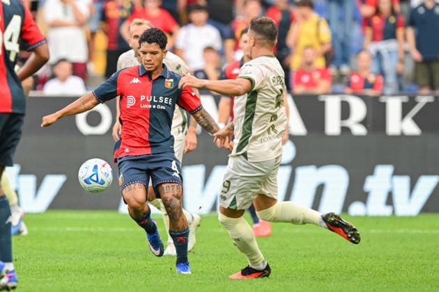 GenoaÕs Alex Amorim fights for the ball during the Italian Cup soccer match between Genoa and Sudtirol at the Luigi Ferraris Stadium in Genoa, Italy - Tuesday, September 15, 2026. - Soccer .  Copyright: xTanoxPecoraro LaPressex