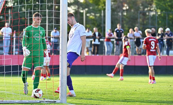 September 15, 2025 Soccer Season 2025–2026 Bavarian Regional League Matchday 9 FC Nuremberg II FCN Club TSV Schwaben Augsburg MeZi xmexzix Maximilian Reil 1, Schwaben Augsburg Jakob Krauss 6, Schwaben Augsburg disappointed Disappointment after conceding a goal Goal to make it 3–0