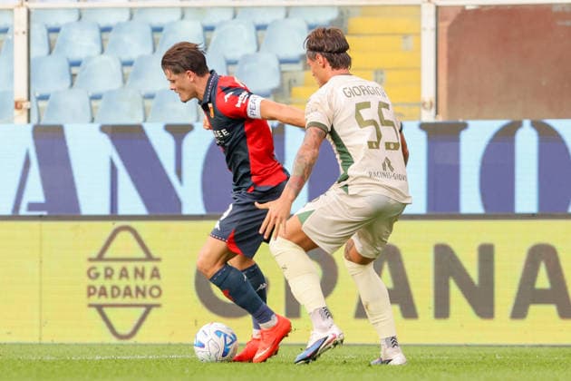 GenoaÕs Vitinha fights for the ball with Sudtirol s Andrea Giorgini during the Italian Cup soccer match between Genoa and Sudtirol at the Luigi Ferraris Stadium in Genoa, Italy - Tuesday, September 15, 2026. - Soccer .  Copyright: xTanoxPecoraro LaPressex