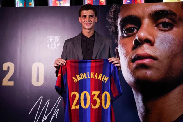September 15, 2026, Barcelona, Barcelona, SPAIN: Hamza Abdelkarim poses in his shirt following his contract renewal with FC Barcelona, Barca at the FC Barcelona Museum on 15 September 2026 in Barcelona, Spain. Barcelona SPAIN - ZUMAa181 20260915_zaa_a181_070 Copyright: xJavierxBorregox