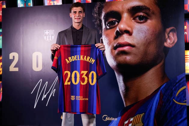 September 15, 2026, Barcelona, Barcelona, SPAIN: Hamza Abdelkarim poses in his shirt following his contract renewal with FC Barcelona, Barca at the FC Barcelona Museum on 15 September 2026 in Barcelona, Spain. Barcelona SPAIN - ZUMAa181 20260915_zaa_a181_077 Copyright: xJavierxBorregox