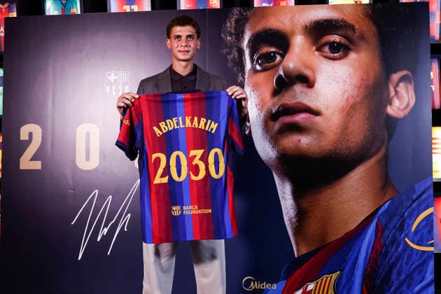 September 15, 2026, Barcelona, Barcelona, SPAIN: Hamza Abdelkarim poses in his shirt following his contract renewal with FC Barcelona, Barca at the FC Barcelona Museum on 15 September 2026 in Barcelona, Spain. Barcelona SPAIN - ZUMAa181 20260915_zaa_a181_084 Copyright: xJavierxBorregox