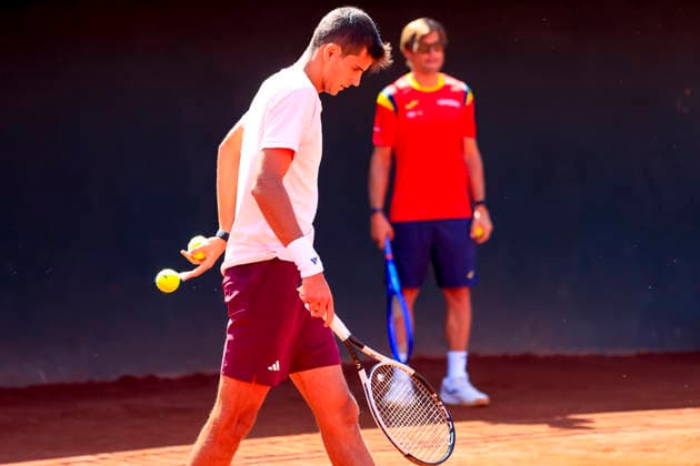 Tenis, Chile vs Espana. Copa Davis 2026. Los jugador de Espana son fotografiados, durante el entrenamiento previo en la Copa Davis valido por la segunda ronda de clasificatorios para el Grupo Mundials, en el Court Central Anita Lizana, Parque Estadio Nacional en Santiago de Chile. 15 09 2026 Pepe Alvujar Photosport Tenis, Chile vs Espana. Copa Davis 2026. The Spanish players are photographed during the pre-Davis Cup training session valid for the second round of World Group qualifiers, at the Anita Lizana Central Court, National Stadium Park in Santiago, Chile. 15 09 2026 Pepe Alvujar Photosport Chile vs Espana Entrenamiento Espana, Copa Davis 2026 