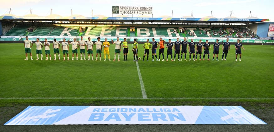 September 15, 2025 Soccer Season 2025–2026 Bavarian Regional League Matchday 09 SpVgg Greuther Fürth Fürth II U23 Kleeblatt TSV 1860 Munich Löwen xwoxzix Impressions: Team before kickoff Banner BFV