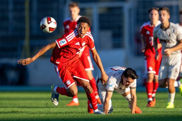 Cassiano Tomas Kiala 4, FC Bayern Munich Amateurs; Aris Malaj 11, FC Augsburg II; FC Bayern II vs. FC Augsburg II, Soccer, Bavarian Regional League, Matchday 9, September 15, 2026. DFB regulations prohibit any use of photographs as image sequences and or quasi-video. Munich, Bavaria, Germany Copyright: xkolbert-press UlrichxGamelx