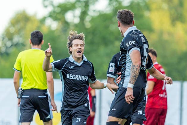 3rd Division: SG Sonnenhof Großaspach vs. Sportclub Verl, September 15, 2026, Aspach, GERMANY. September 15, 2026. Goal celebration by Tim Heike (Sportclub Verl, 25) and Mika Clausen (Sportclub Verl), 21, after the 1–0 goal during the match between SG Sonnenhof Großaspach and Sportclub Verl on Matchday 6 of the 3. Liga at the WIRmachenDRUCK Arena Copyright: xBEAUTIFULxSPORTS Steinx